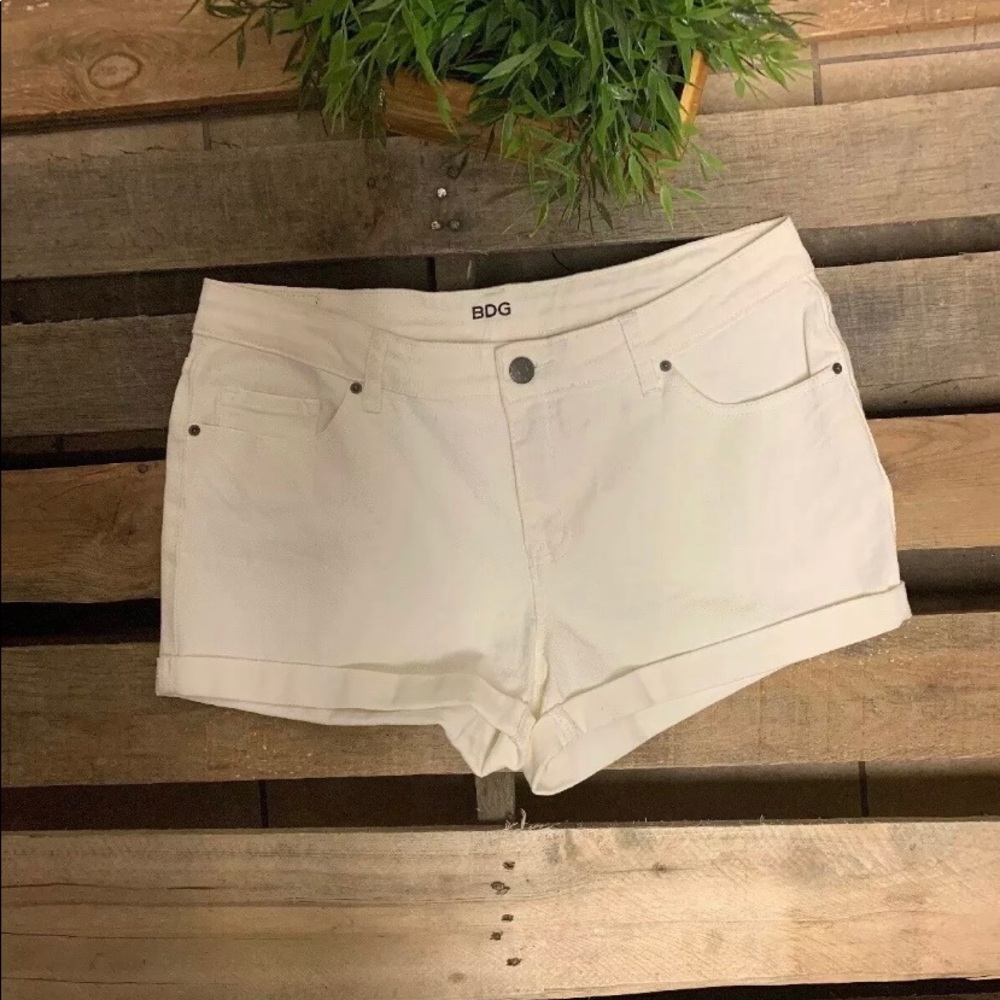 NWOT BDG URBAN OUTFITERS ALEXA DENIM WHITE SHORTS